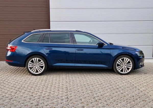 Skoda Superb cena 89900 przebieg: 79800, rok produkcji 2018 z Toruń małe 497